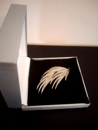 Feather brooch marcasite 800 - brooch,