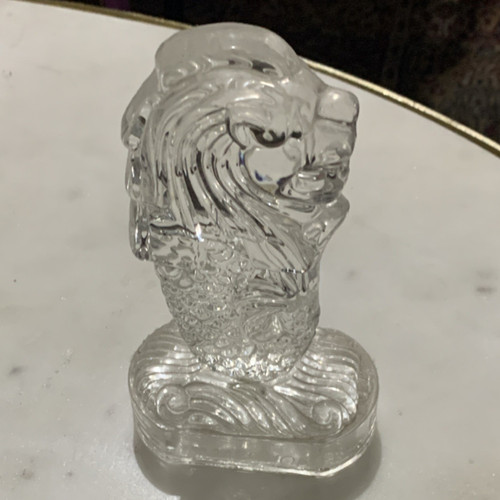 Clear glass lion figurine - clear,