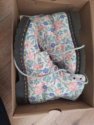 Womans doc martens boots size - doc,