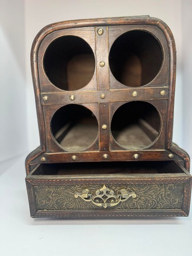 Wine holder holds 4 - wine, to