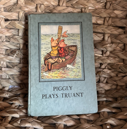 Pixie books piggly plays - piggly,