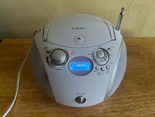 Roberts ZoomBox 3 Portable CD Player DAB DAB+ FM Radio MP3 USB SD in White.