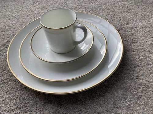 Wedgewood bone china - china, side