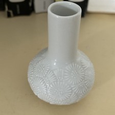 Thomas of Germany- 15cm white bud vase- Embossed with Flowers. New no box 