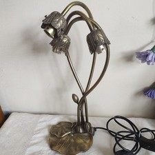 Vtg. Tiffany Style Trumpet Lily Pad  Lamp. 3 light 
