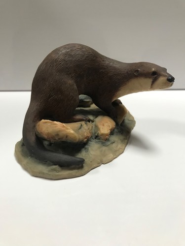 Border fine arts otter - border,