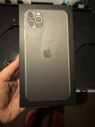 Empty iphone pro - iphone, space