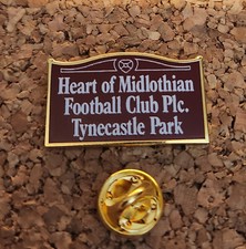 HEART OF MIDLOTHIAN BADGE