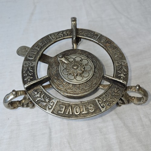 Antique 1890s cast iron queen - 1890s,