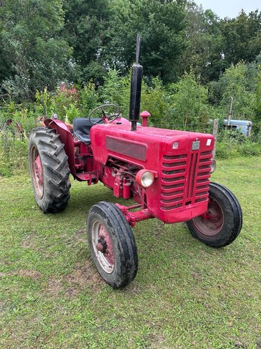 International 275 tractor - international,