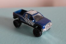 Hot Wheels 3.1” TOYOTA TUNDRA 10’ Red PICK-UP TRUCK Diecast CAR 2011 Blue