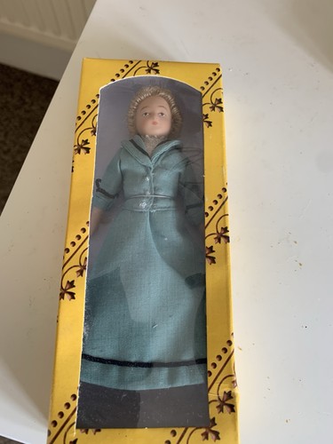 Dolls house lady - house, 1:12