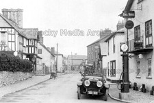 fuu-10 Vintage Car, Bull Hotel, Presteigne, Radnorshire. Photo