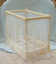 Pedigree Sindy 1980s Four Poster Bed with curtains - no mattress or bedding