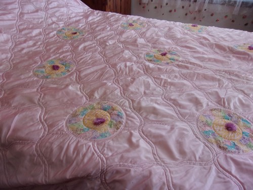 Bedspread stunning pink satin - bedspread-stunning,