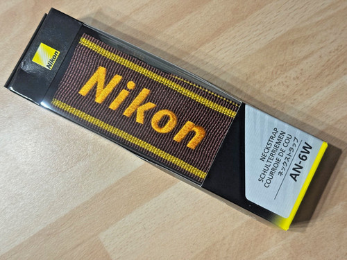 Nikon an6w burgundy - burgundy, wide