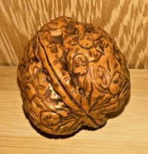 Antique Chinese Carved Hediao Nut Art (Lot 440A)