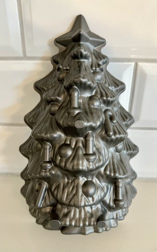 Nordic ware christmas tree - 11",