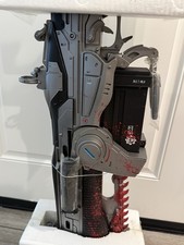NECA Gears Of War Life Sized Bloody Lancer Replica 2008 Brand new in Box