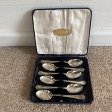 Vintage Cased Set of 6 Silver plated teaspoons 