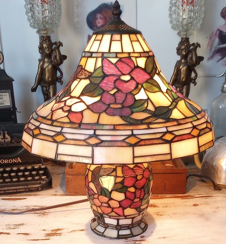 Vintage lighted base - base, shade
