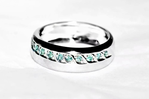 9ct white gold - white, alexandrite