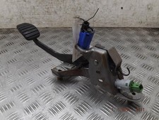 Renault Clio Clutch Pedal /