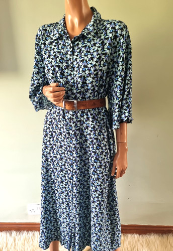 24 blue floral button - blue,