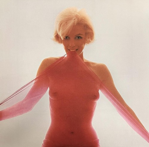 Stunning marilyn monroe - marilyn,