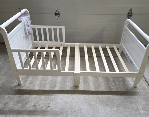 White delta wood toddler bed - delta,
