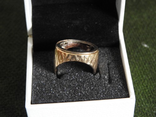 9ct gold half sovereign ring