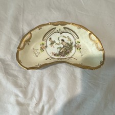 Porcelain Kidney-Shaped Vanity