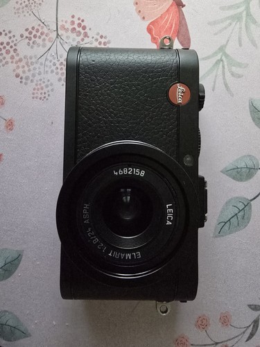 Used leica black camera - x2,