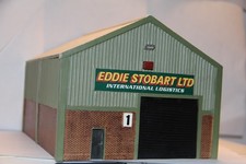Hornby Skaledale 00 Gauge  R8546 - EDDIE STOBART LTD WAREHOUSE . Limited Edition