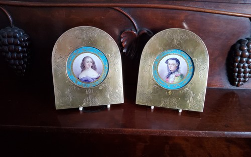 Miniature portraits on - 2,