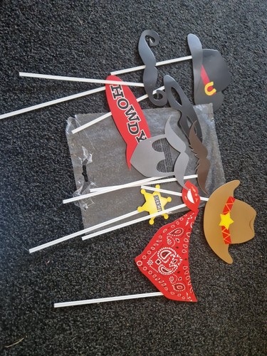 Cowboy theme photo booth - photo, props