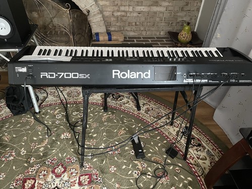 Electric piano roland - -,