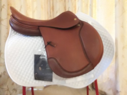 Inch wide jumping - 17, saddle