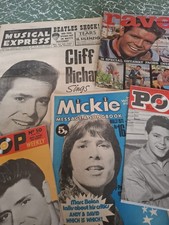 CLIFF RICHARD : 5 x Vintage