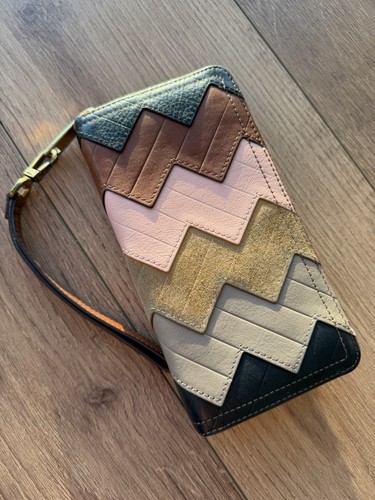 Fossil purse presentation - fossil,