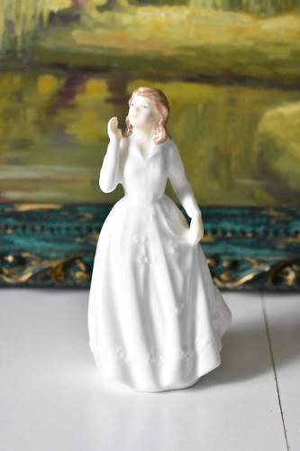 Royal doulton lady figurine - royal,