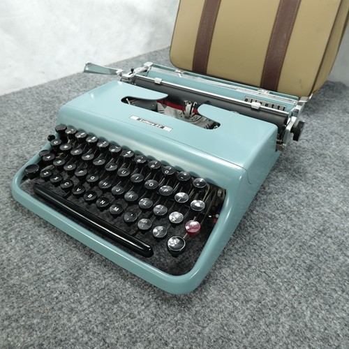 Olivetti lettera typewriter - lettera, 22