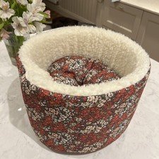 Laura Ashley Luxury Cat Bed – Red Floral Libby Print – Medium – Sherpa Lined