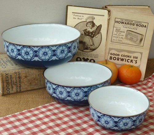 Vintage enamel nesting bowls