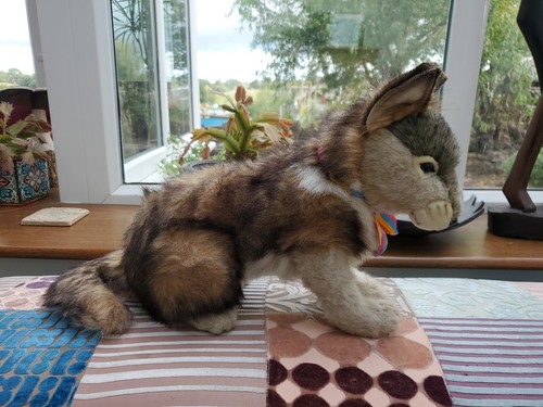 Hansa sitting wolf - hansa,