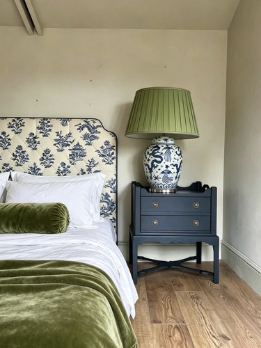 Large bedsides cabinet - , lamp