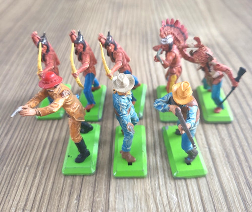 Britains deetail toy soldiers - britains,