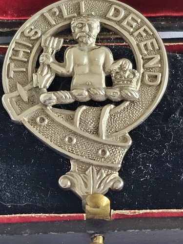 Silver clan badge macfarlane - ,
