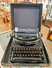 Vintage Underwood Noiseless 77 Typewriter In Hard Case No 967633
