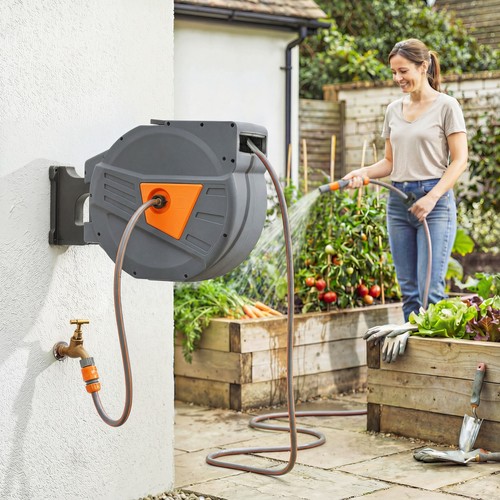 Retractable hose reel wall - reel,